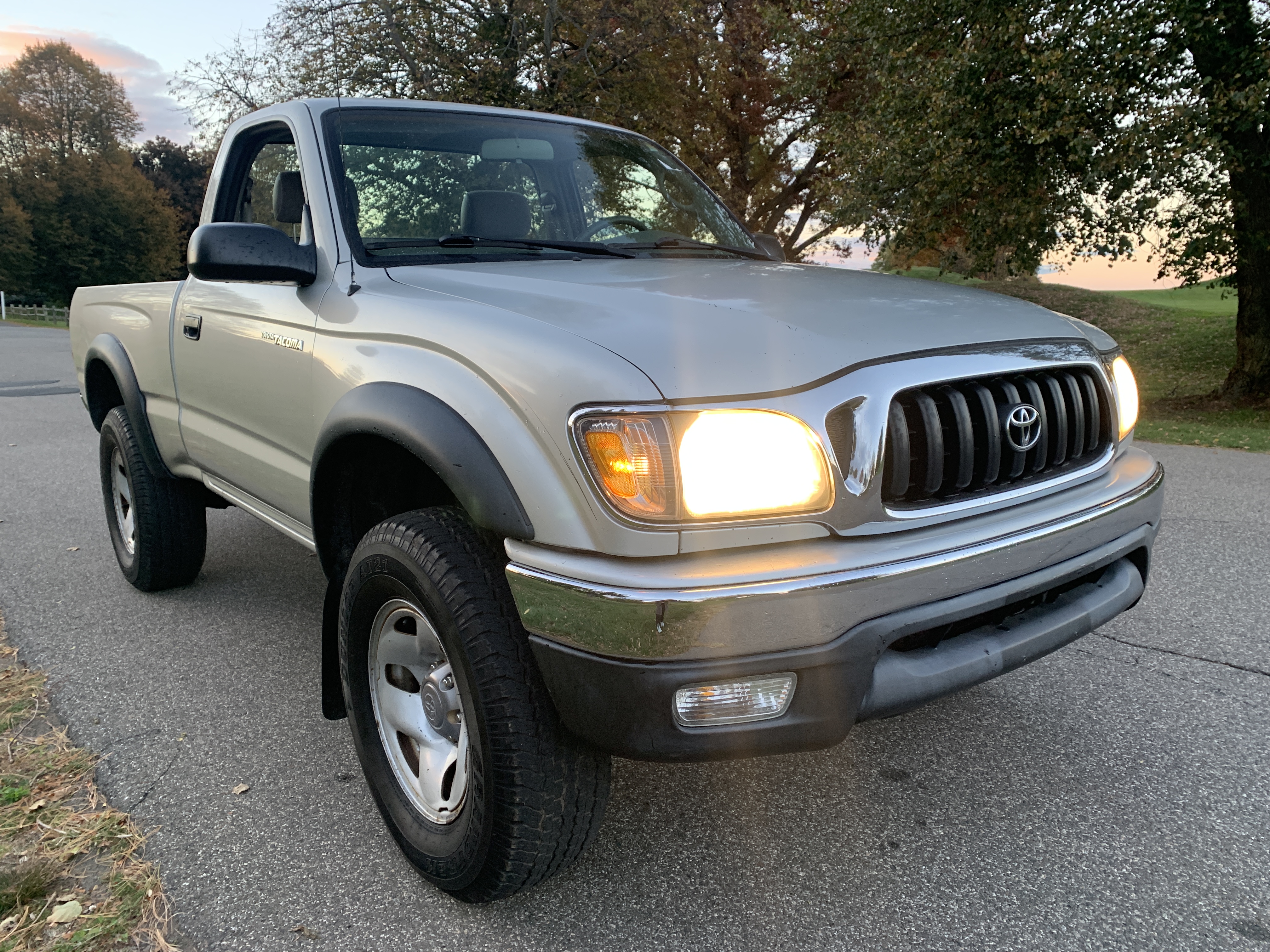 2004 Toyota Tacoma SR5 4x4 Pickup — photo 3